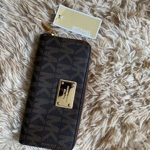 Brand new Michael Kors wallet